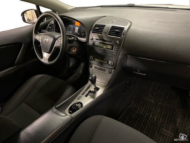 Toyota Avensis 9