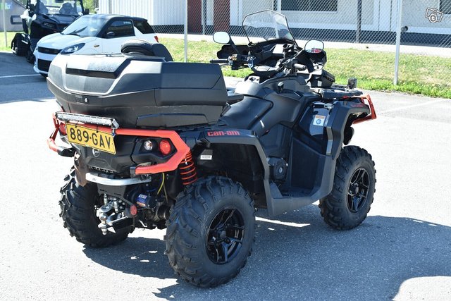 Can-Am Outlander Max 8