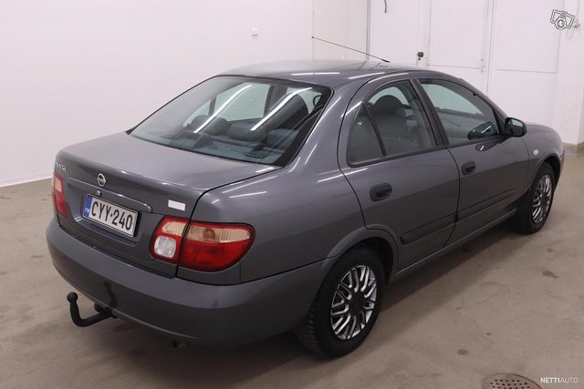 Nissan Almera 5