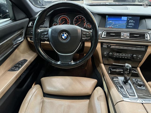 BMW 750 5