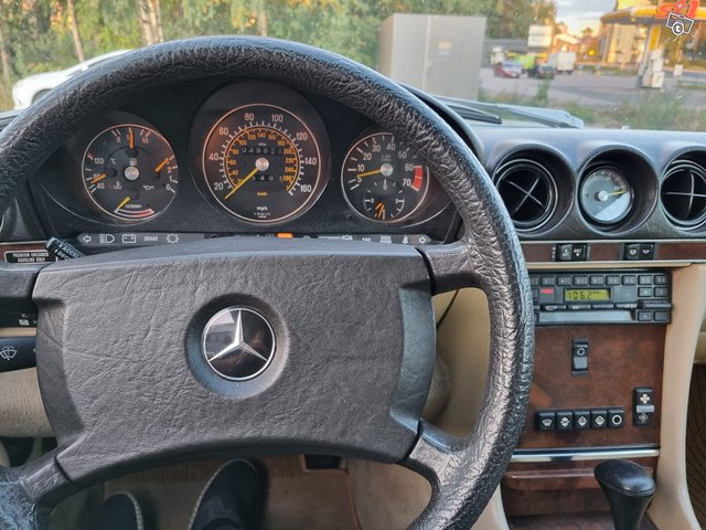 Mercedes-Benz 560 6