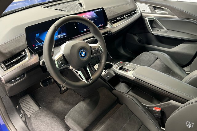 BMW IX2 7