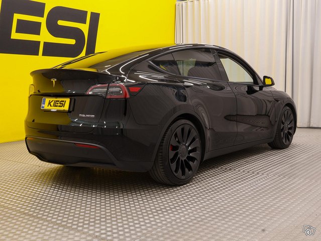 Tesla Model Y 2