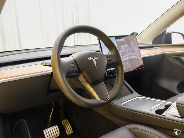 Tesla Model Y 3