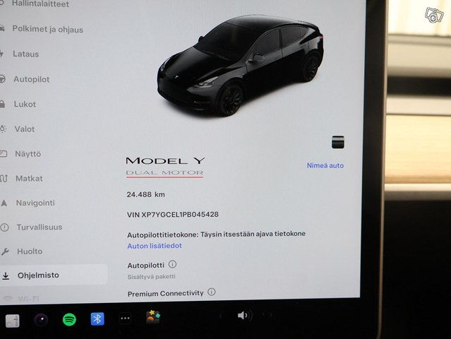 Tesla Model Y 7