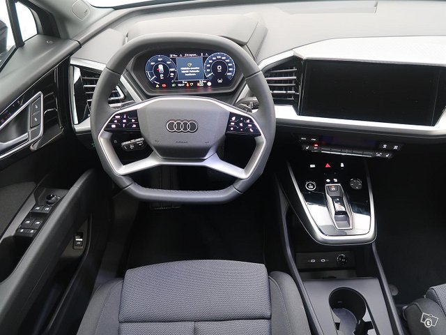 Audi Q4 E-tron 6