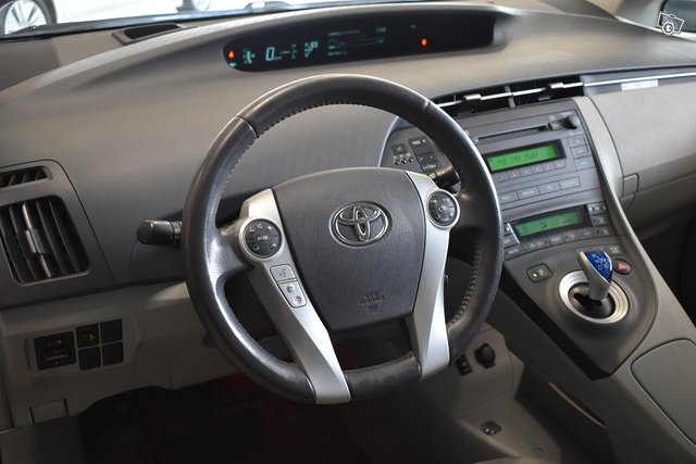 Toyota Prius 25