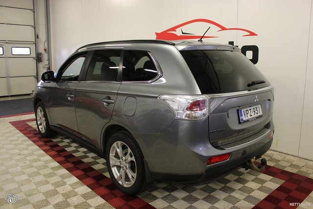 Mitsubishi Outlander 4