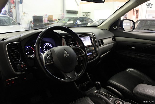 Mitsubishi Outlander 10