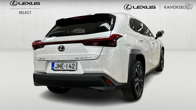 Lexus UX 5