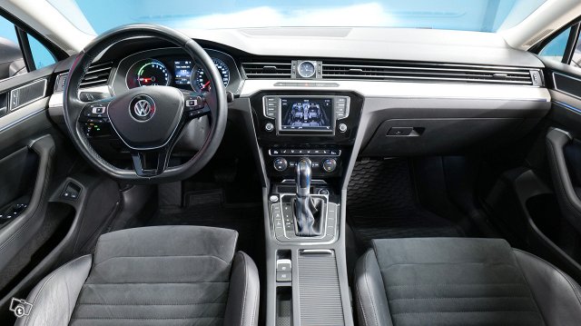 Volkswagen PASSAT 10