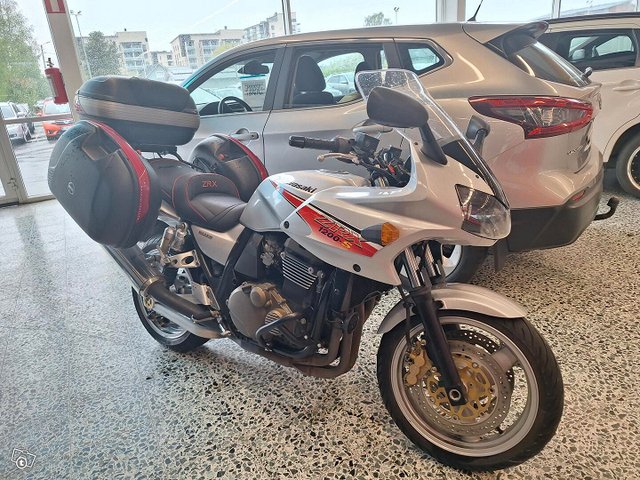 Kawasaki ZRX, kuva 1