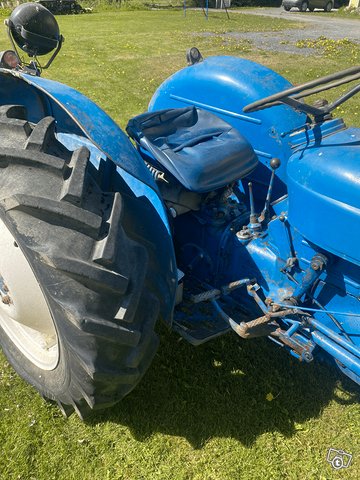 Fordson Dexta traktori 4