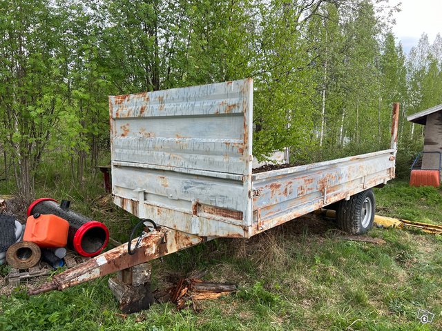 TUHTI traktorin Peräkärry lisälaidoilla, kuva 1