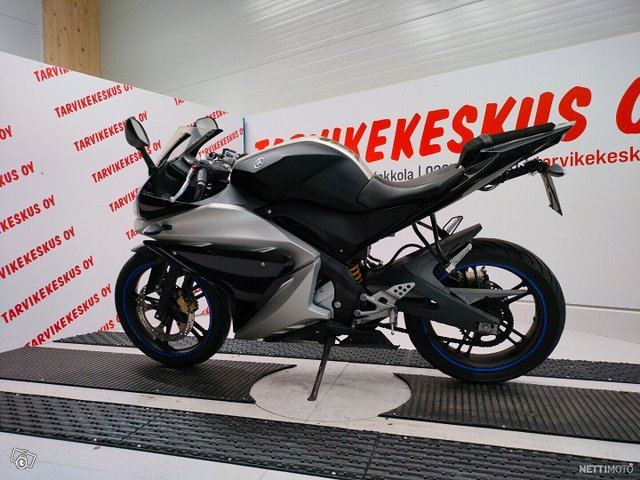 Yamaha YZF 7