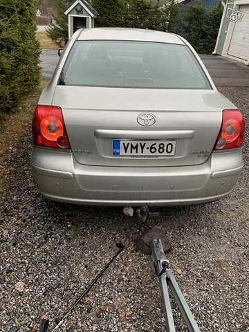 Toyota Avensis 4