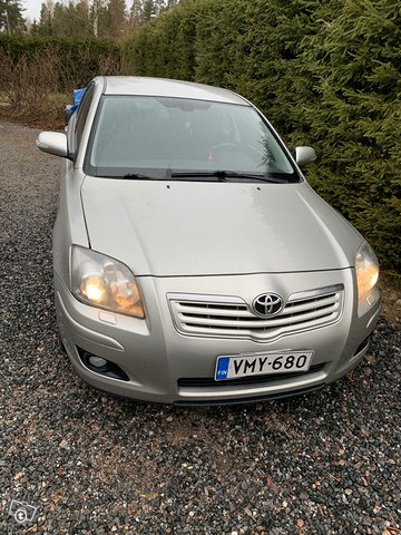 Toyota Avensis 2