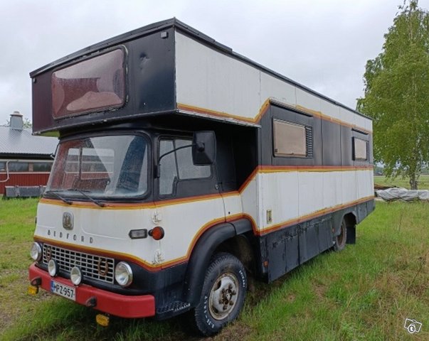 Ultraharvinainen Bedford matkailuauto, kuva 1