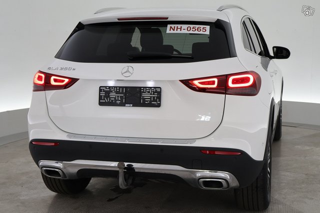 Mercedes-Benz GLA 10