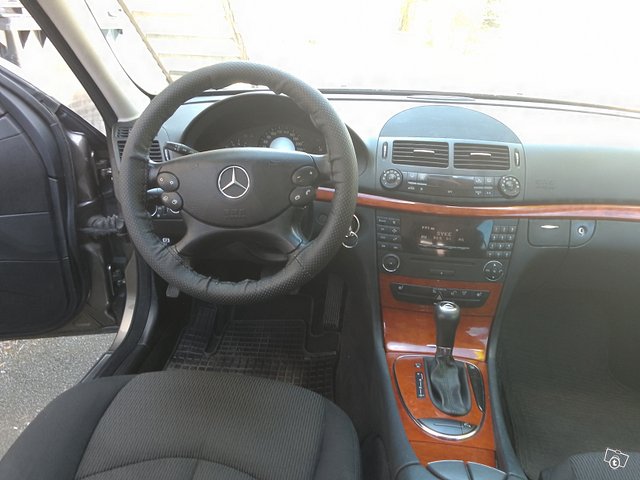 Mercedes-Benz E 220 7
