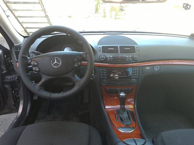 Mercedes-Benz E 220 8