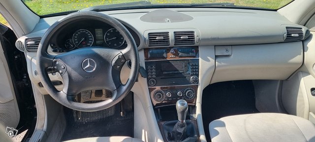 Mercedes-Benz C-sarja 8