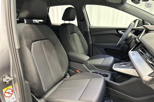 Audi Q4 E-tron 10
