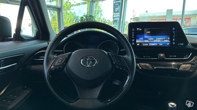 Toyota C-HR 10