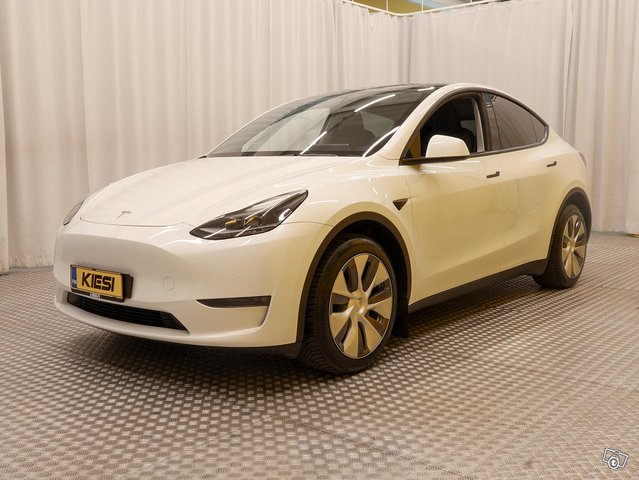 Tesla Model Y 23