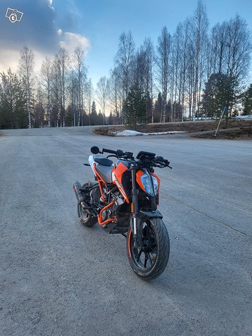 Myydään tai vaihdetaan Ktm Duke 125 1