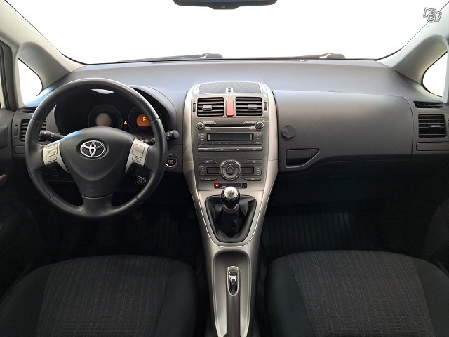 TOYOTA AURIS 11