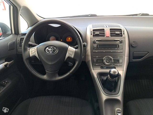 TOYOTA AURIS 12