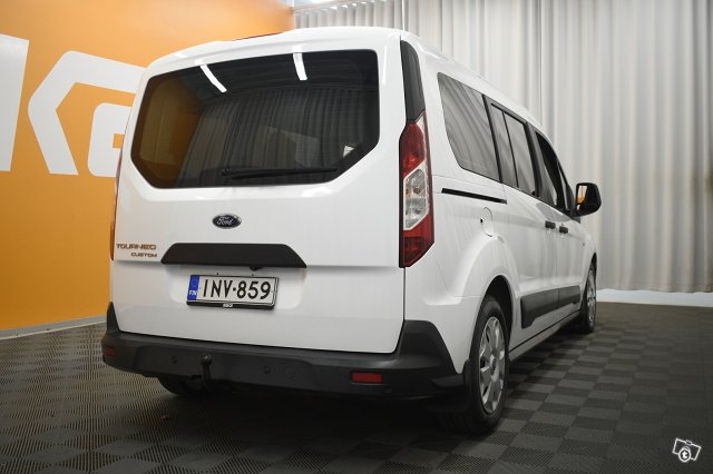 Ford Grand Tourneo Connect 8