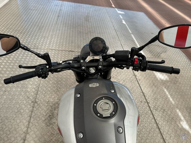 Yamaha XSR 11