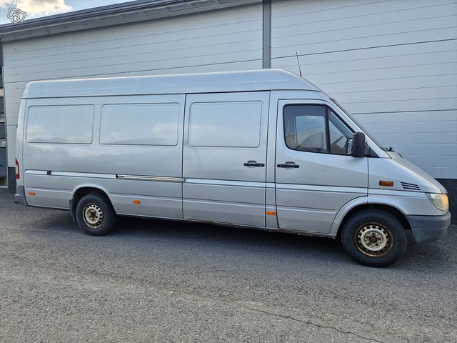 Mercedes-Benz Sprinter 2