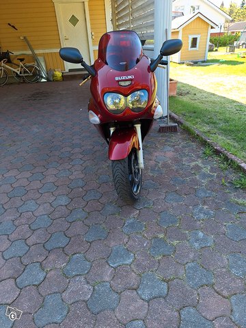 Suzuki GSX 750 F 4