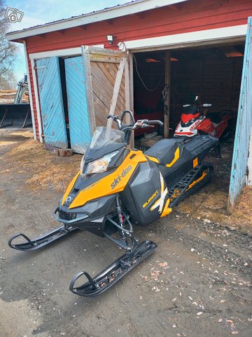 Ski-doo summit 800 154", kuva 1