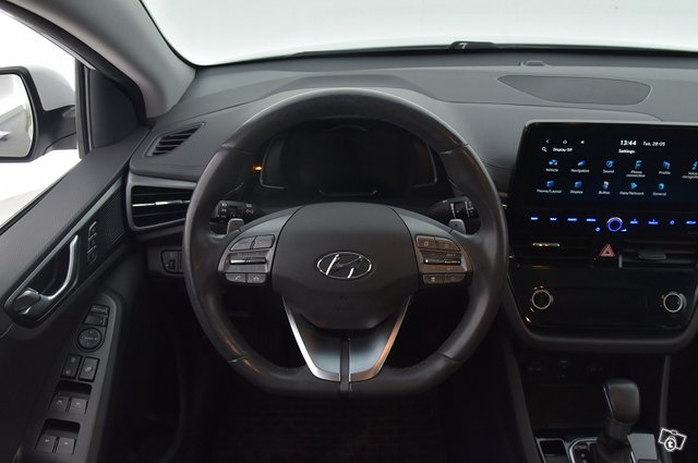 Hyundai IONIQ Hybrid 17