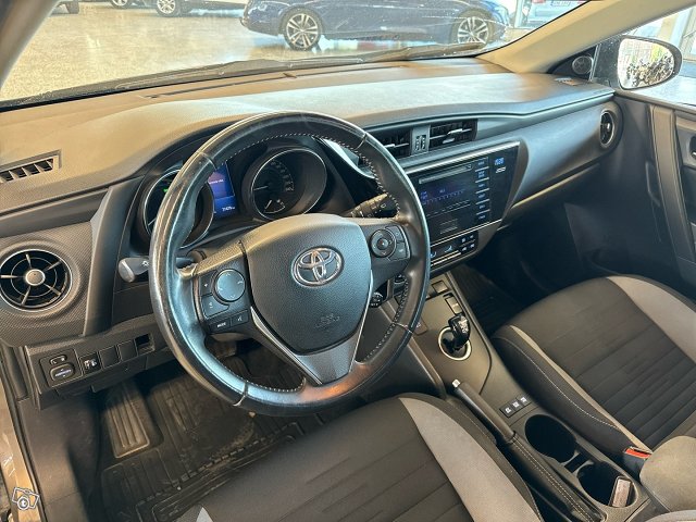 Toyota Auris 7