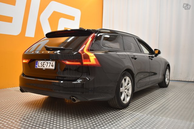 Volvo V90 8