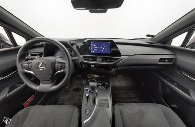 LEXUS UX 8