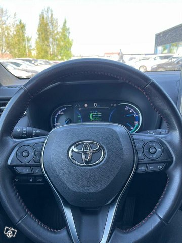 Toyota RAV4 Plug-In 5
