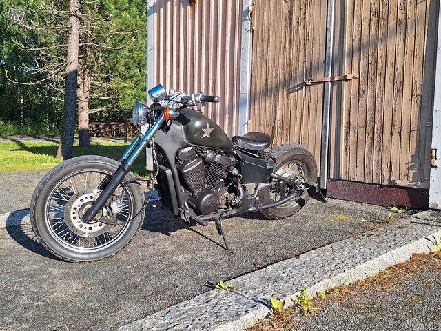 Honda vt 600 bobber 9