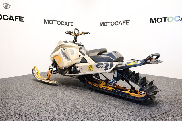 Ski-Doo Freeride 8