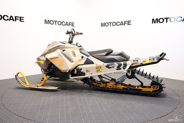 Ski-Doo Freeride 9