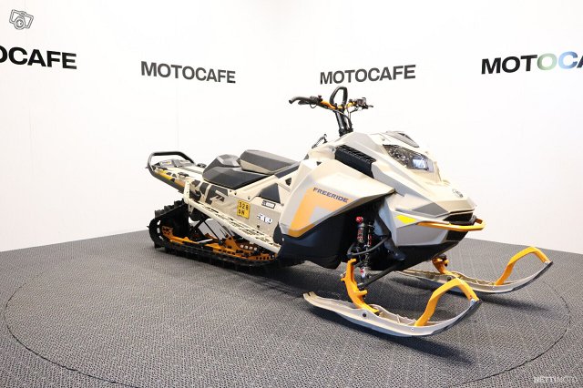 Ski-Doo Freeride 16