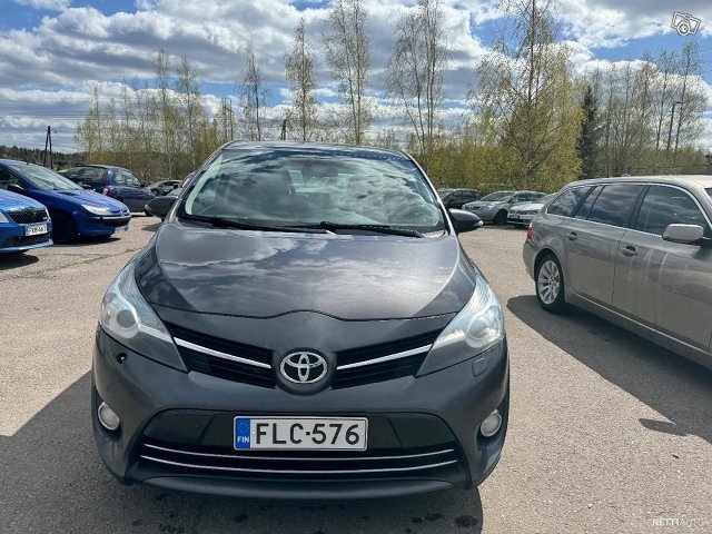 Toyota Verso 2