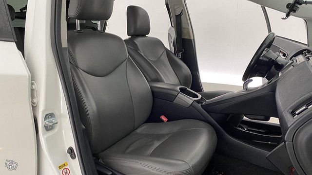 Toyota Prius Phev 23
