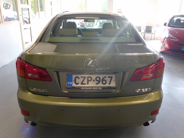 Lexus IS 5