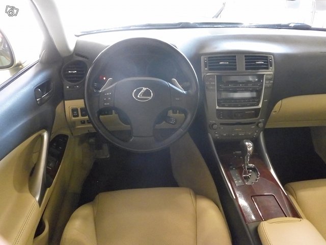 Lexus IS 10